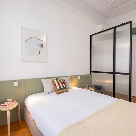 Essence By Minhos Guest