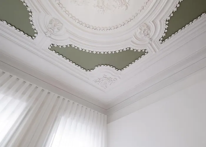 Essence By Minhos Guest *